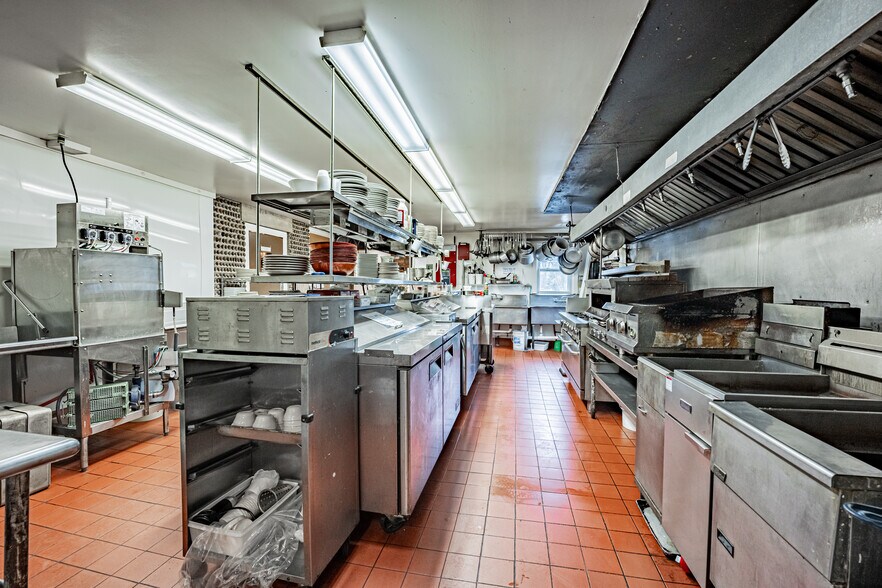 More Photos Of 310 Lake St, Wilson Hotel For Sale