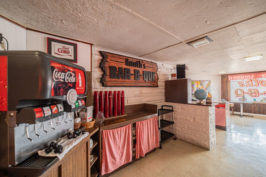 More Photos Of 728 US Highway 62, Grand Rivers Specialty For Sale