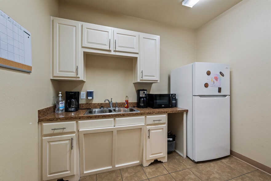 More Photos Of 108 N Chattey Rd, DeSoto Religious Facility For Sale