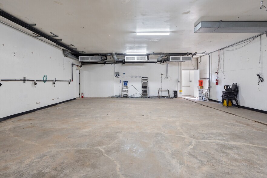 More Photos Of 3501 Emery St, Los Angeles Manufacturing For Sale