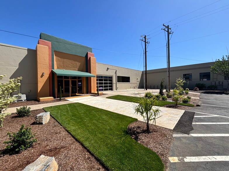 More Photos Of 576 Patterson St NW, Salem Warehouse For Lease