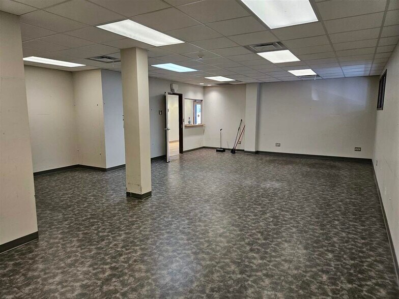More Photos Of 390 Bay St, Sault Ste Marie Office For Lease