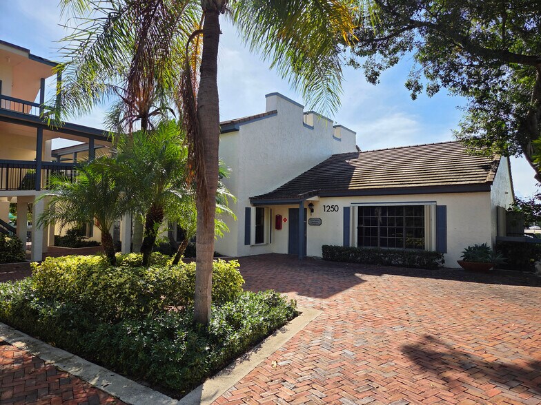 Primary Photo Of 1250 S Federal Hwy, Boynton Beach Office For Lease
