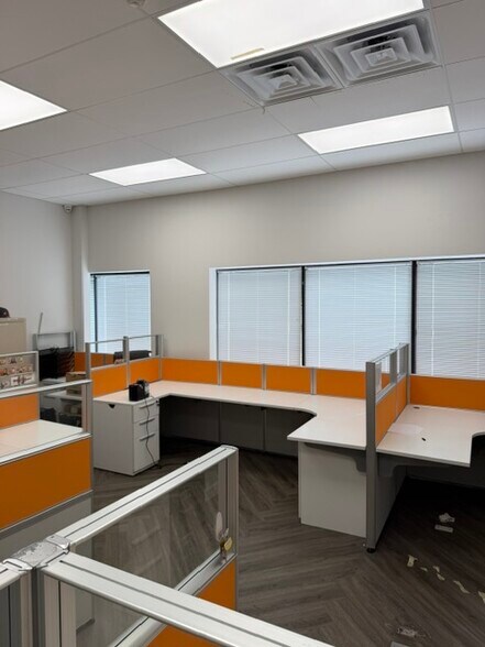 More Photos Of 28835 N Herky Dr, Lake Bluff Warehouse For Lease