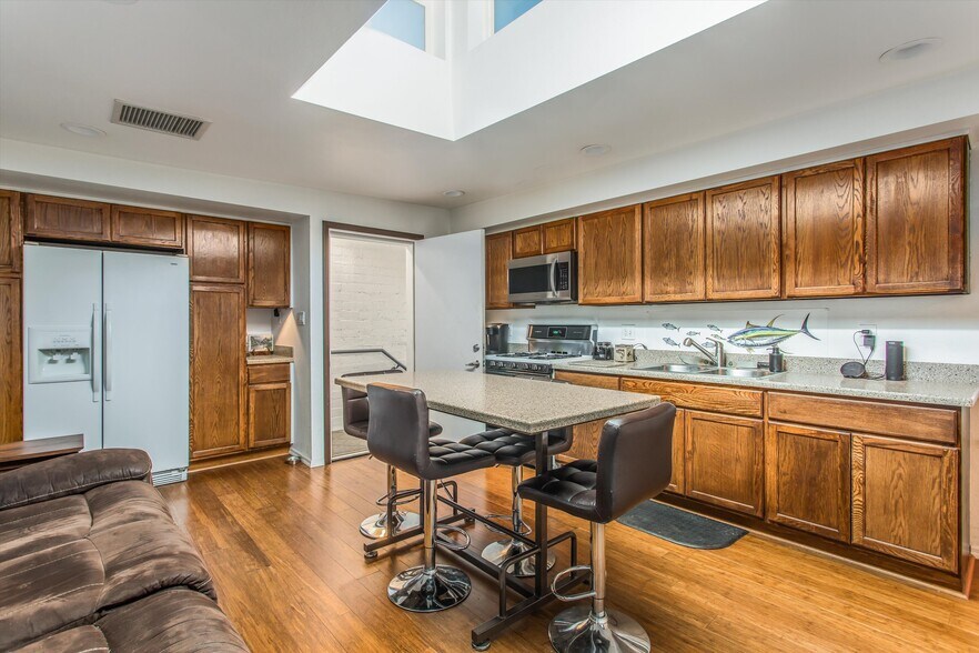 More Photos Of 358 N 6th St, Colton Warehouse For Sale