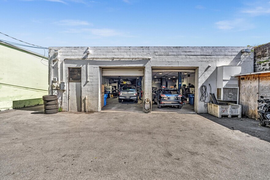 More Photos Of 303 NW 1st Ave, Boca Raton Warehouse For Sale