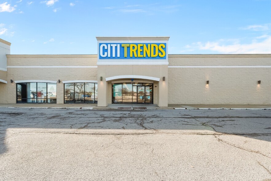 More Photos Of 1-125 Plaza Dr, Fairview Heights Storefront For Lease
