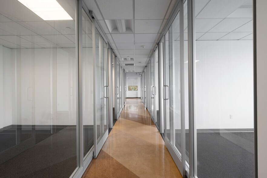 More Photos Of 3257 16th Ave W, Seattle Office For Lease