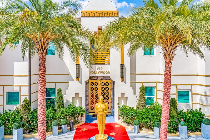 More Photos Of 1021 Fantasy Dr, Davenport Specialty For Sale