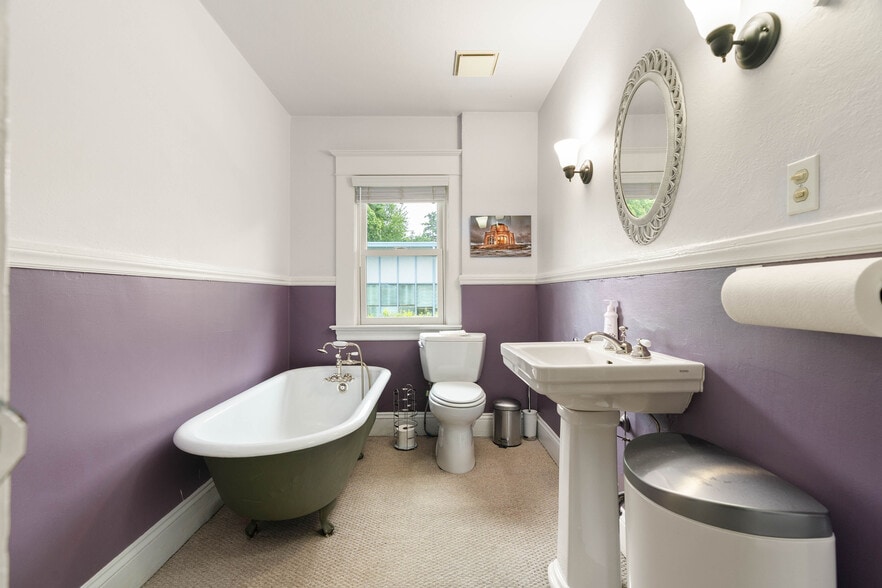 More Photos Of 3906 SW Kelly Ave, Portland Medical For Sale