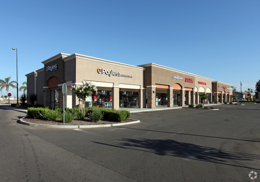 More Photos Of 870 W El Monte Way, Dinuba Storefront Retail Office For Lease