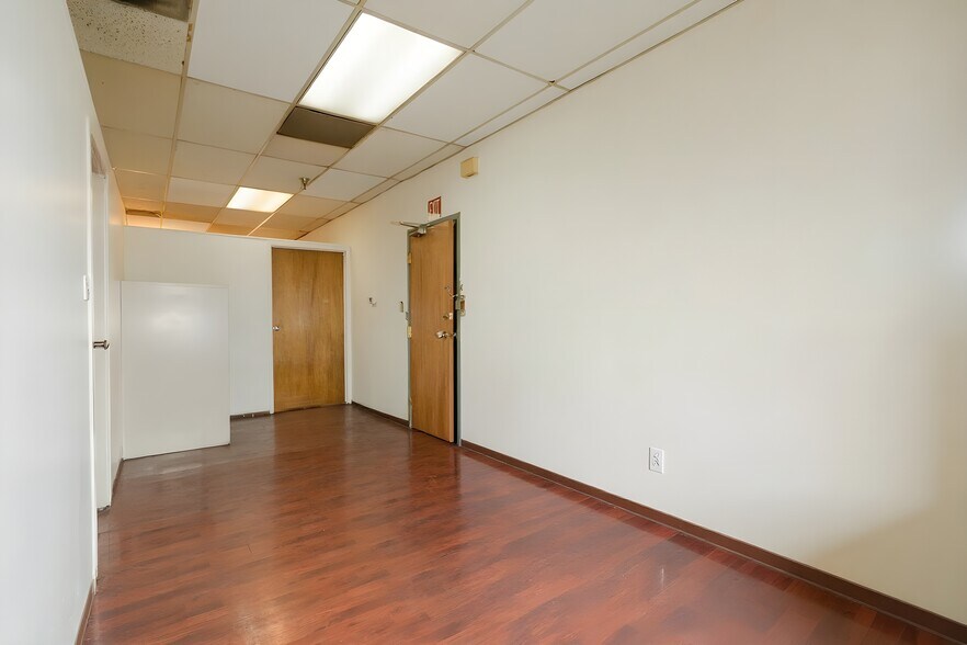 More Photos Of 328 7th St, Oakland Storefront Retail Office For Lease