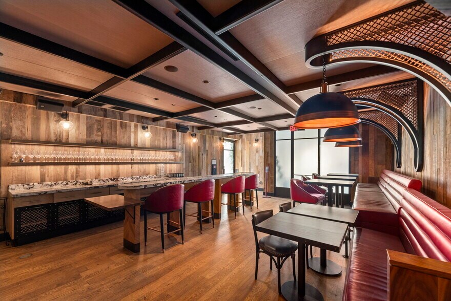 More Photos Of 650 N La Cienega Blvd, West Hollywood Restaurant For Lease