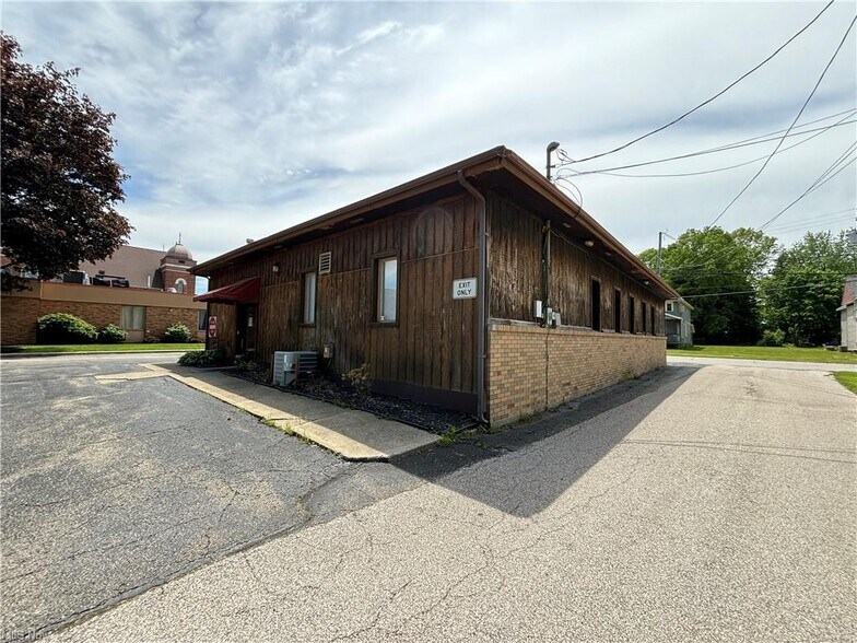 More Photos Of 3312 Lake Ave, Ashtabula Office For Sale