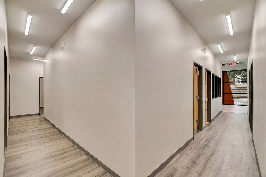 More Photos Of 1009 Yale St, Houston Freestanding For Lease