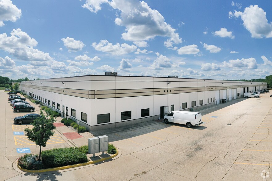 More Photos Of 761 N 17th St, St Charles Light Distribution For Lease