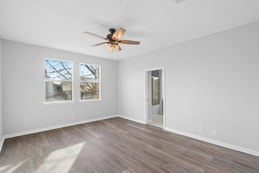 More Photos Of 113 Holmstrom St, Hutto Specialty For Sale