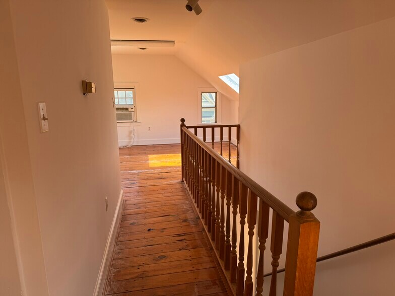 More Photos Of 199 Union St, Occoquan Storefront Retail Residential For Sale