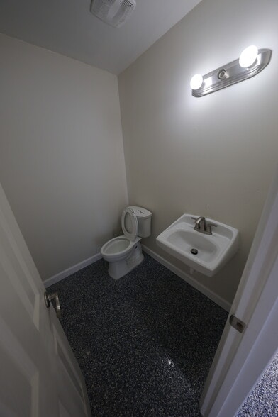 More Photos Of 670-698 W 84th St, Hialeah Unknown For Lease