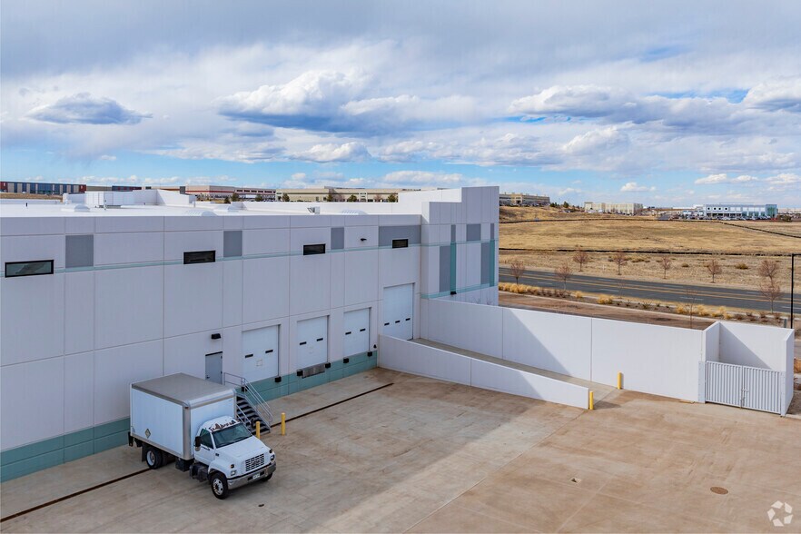 More Photos Of 14820 Compark Blvd, Parker Industrial For Sale