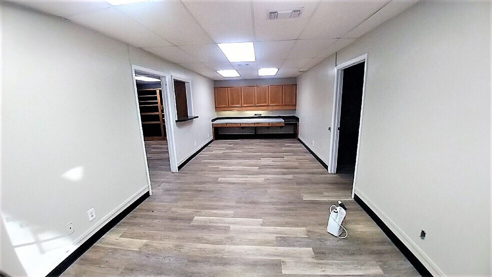 More Photos Of 131 E Sears St, Denison Warehouse For Lease