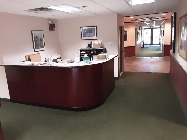 More Photos Of 200 Highpoint Dr, Chalfont Office For Sale