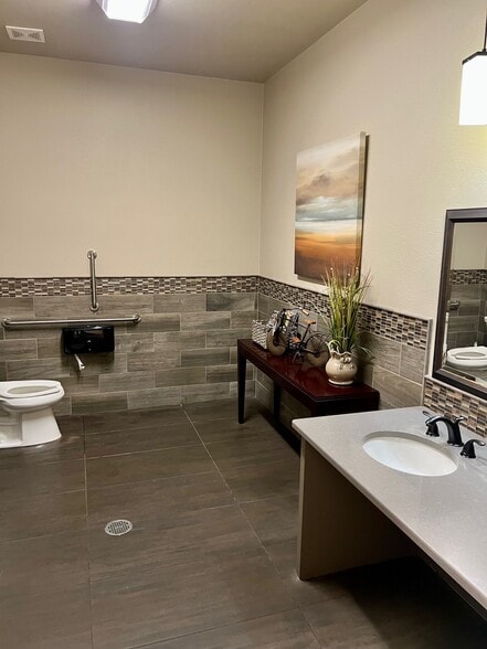 More Photos Of 7615 E Mill Plain Blvd, Vancouver General Retail For Sale