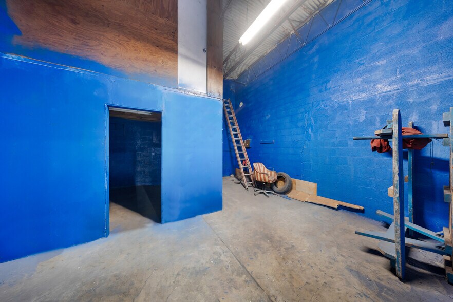 More Photos Of 9630 NW South River Dr, Medley Industrial For Lease