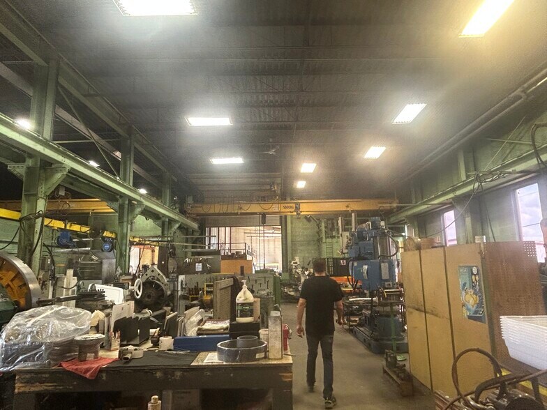 More Photos Of 1954 10 Av NW, Medicine Hat Warehouse For Sale