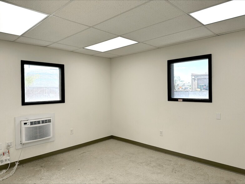 More Photos Of 7808 N 68th Ave, Glendale Distribution For Sale