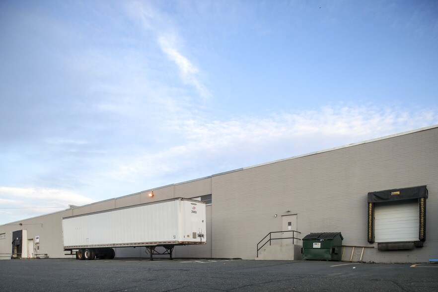 Primary Photo Of 415 Hamburg Tpke, Wayne Manufacturing For Lease