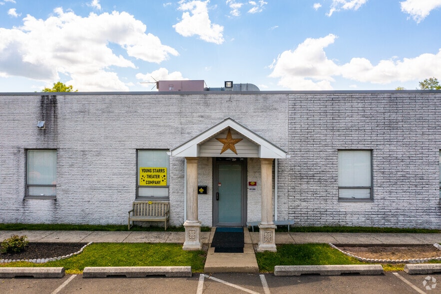 More Photos Of 260 New York Dr, Fort Washington Flex For Sale