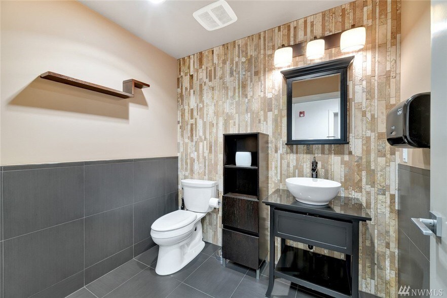 More Photos Of 4014-4020 Aurora Ave N, Seattle Apartments For Sale