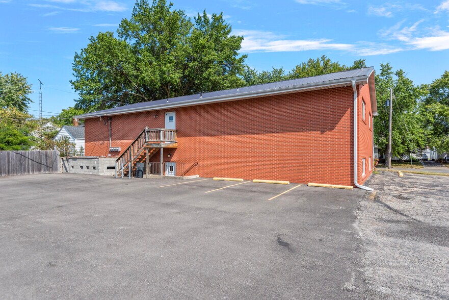 More Photos Of 2445 S 5th St, Springfield Office For Sale