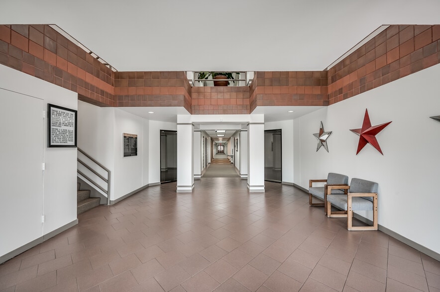 More Photos Of 5311 Kirby Dr, Houston Office For Lease