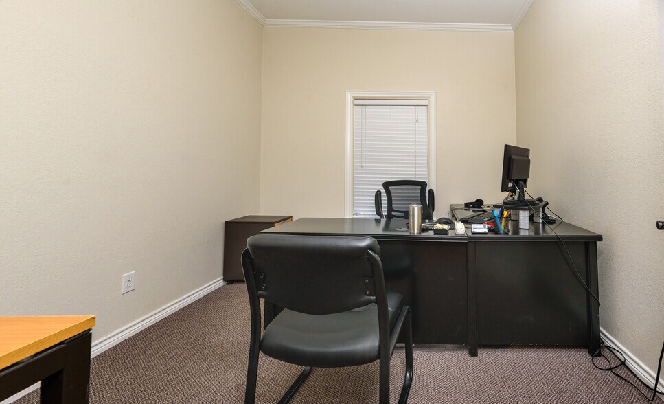 More Photos Of 301 S Seguin Rd, Converse Office For Sale