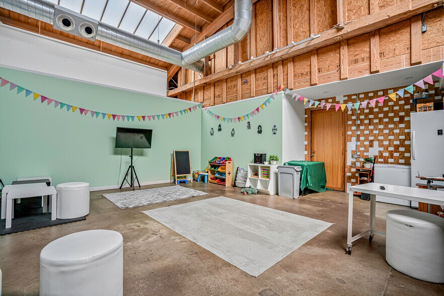 More Photos Of 325 15th St, San Diego Loft Creative Space For Lease