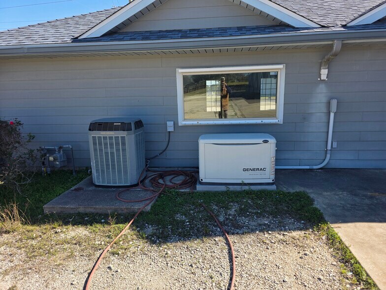 More Photos Of 3708 Highway 27 S, Sulphur Flex For Sale