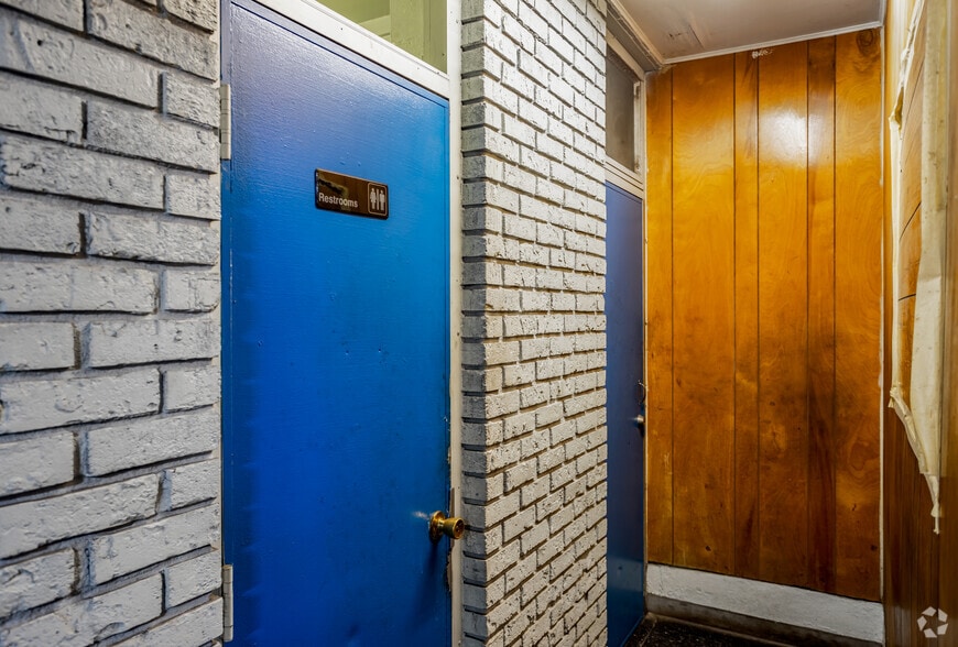 More Photos Of 2201 E Busch Blvd, Tampa Auto Repair For Sale