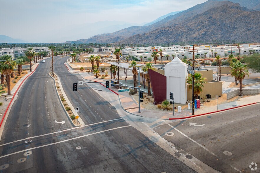 More Photos Of 725 S Palm Canyon Dr, Palm Springs Fast Food For Lease