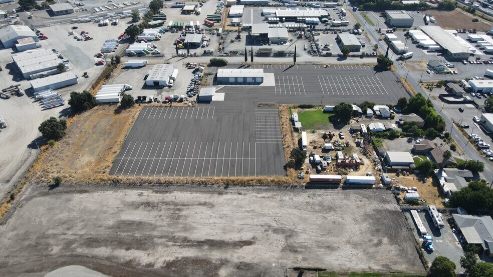More Photos Of 2973 Loomis Rd, Stockton Truck Terminal For Lease