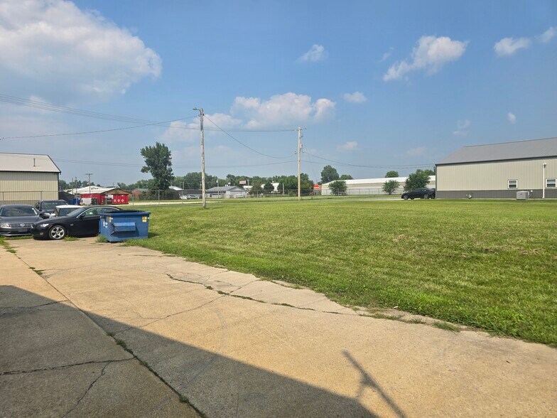 More Photos Of 421 Ransdell Rd, Lebanon Auto Dealership For Sale