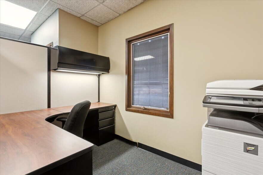 More Photos Of 732 Thimble Shoals Blvd, Newport News Office For Sale