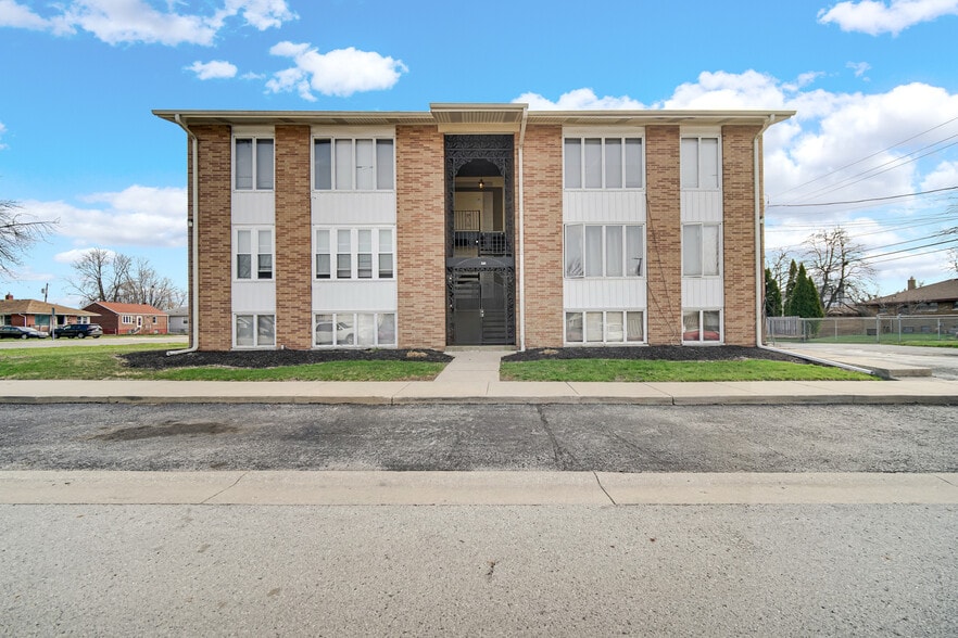Primary Photo Of 1104 169th St, Hammond Apartments For Sale