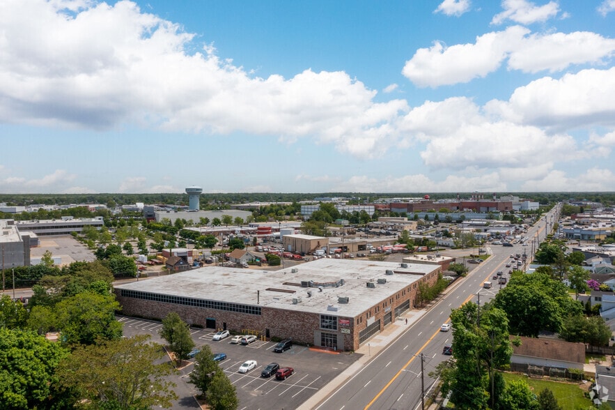More Photos Of 595 S Broadway, Hicksville Warehouse For Lease