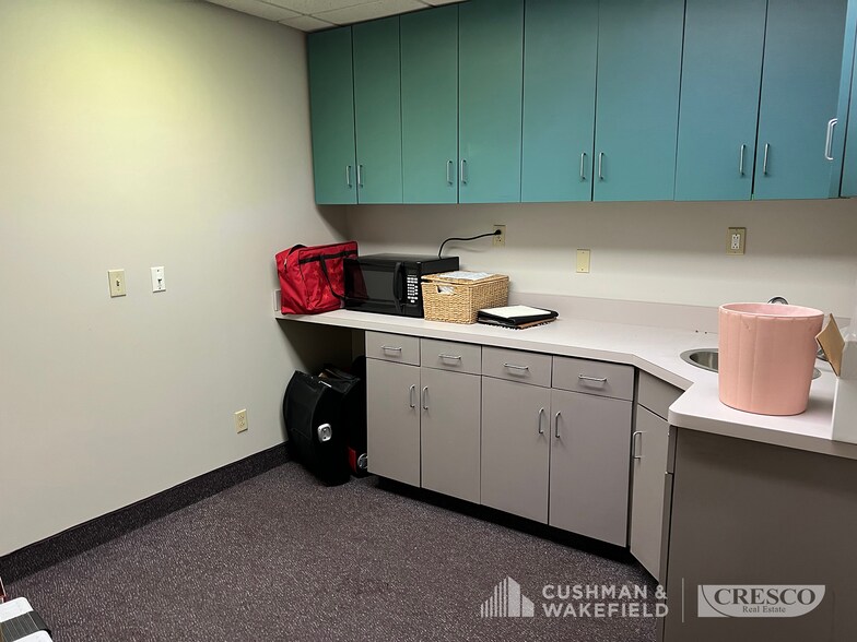 More Photos Of 5592 Broadview Rd, Parma Office For Sale