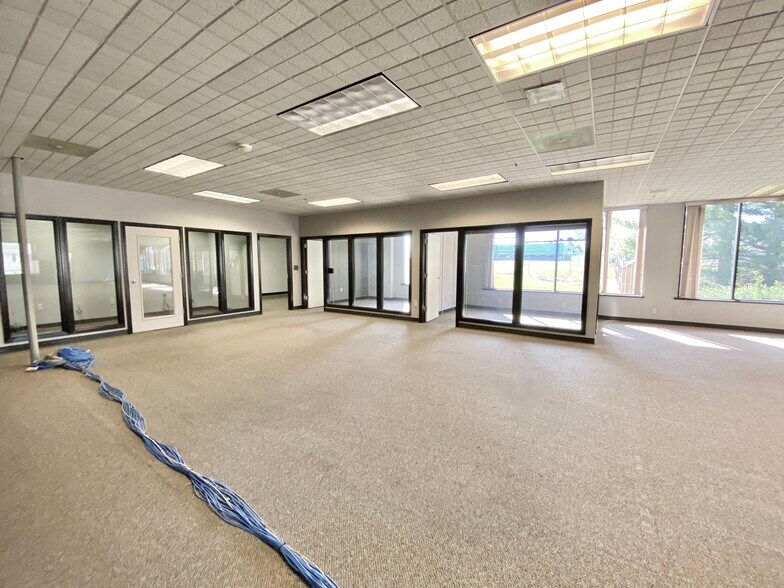 More Photos Of 3040 Industry Dr, Lancaster Flex For Sale