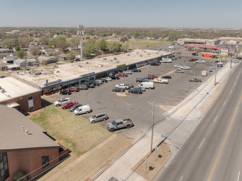 More Photos Of 2904 SW 44th St, Oklahoma City Flex For Lease