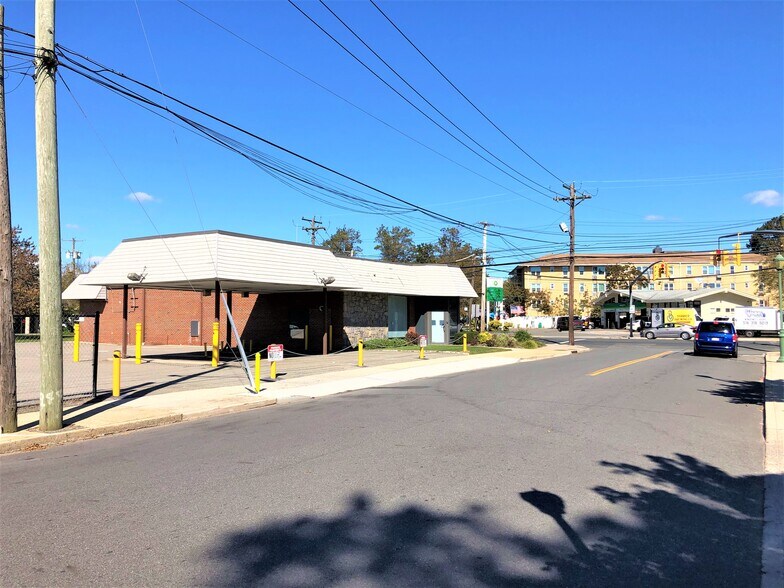 More Photos Of 115 Main St, East Rockaway Bank For Lease