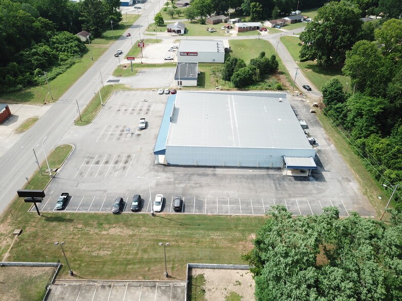 More Photos Of 1401 Woodmont Dr, Tuscumbia Freestanding For Lease